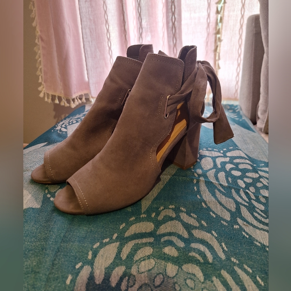 Karine Gray Heels